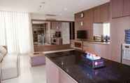 Ruang untuk Umum 4 Comfy 2BR Apartment @ Mangga Dua Residence near ITC Mall By Travelio