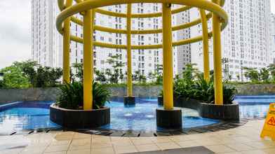 Swimming Pool 4 Nice and Compact 2BR Bassura City Apartment near Jatinegara By Travelio