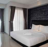 Bedroom 2 Modern Studio at Tamansari The Hive Cawang by Travelio