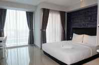 Kamar Tidur Modern Studio at Tamansari The Hive Cawang by Travelio