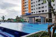 Swimming Pool Homey 2BR with Mall Access at Green Pramuka City Apartment By Travelio