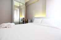 Kamar Tidur Homey 2BR with Mall Access at Green Pramuka City Apartment By Travelio