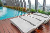 Kolam Renang Clean 1BR L'Avenue Apartment By Travelio