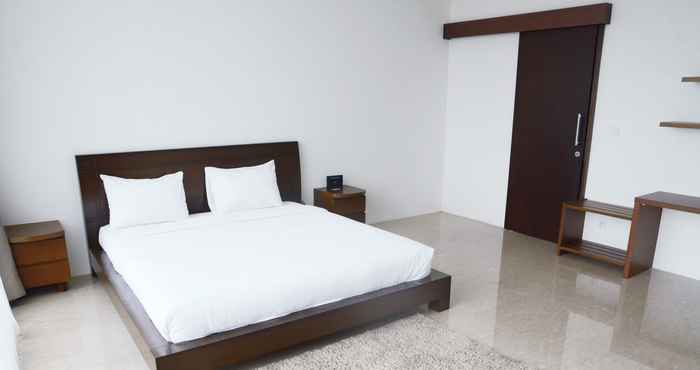 Kamar Tidur Clean 1BR L'Avenue Apartment By Travelio