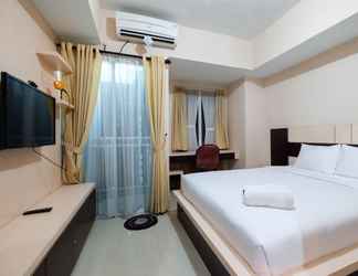 Bilik Tidur 2 Comfy Cozy Studio Room Grand Dhika Apartment By Travelio