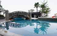 Swimming Pool 6 Minimalist and Close to Pool Studio Apartment Sky Terrace at Daan Mogot Baru By Travelio