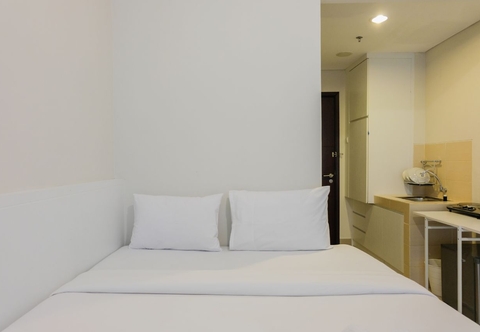 Bedroom Simply Comfy Studio Saveria Apartment near ICE BSD By Travelio