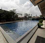 Hồ bơi 3 Modest and Clean 2BR Apartment at Galeri Ciumbuleuit 2 By Travelio