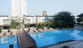 Swimming Pool 5 Bright 1BR with City View Apartment at Cosmo Mansion By Travelio