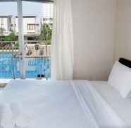 Kamar Tidur 2 Bright 1BR with City View Apartment at Cosmo Mansion By Travelio