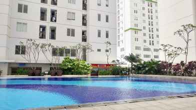 Swimming Pool 4 Simply 1BR with Sofa Bed at Bassura City Apartment By Travelio