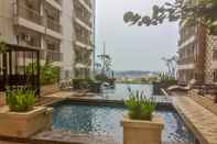 Swimming Pool Cozy Studio Room @ Annora Living Apartment Tangerang By Travelio