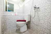 In-room Bathroom Modern and Cozy 2BR Kalibata City Apartment By Travelio