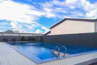 Swimming Pool Minimalist Style Studio at Park View Condominium Apartment near Mall By Travelio