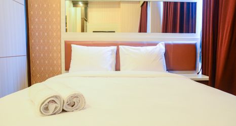 침실 2 Comfortable Studio at Capitol Park Apartment By Travelio