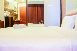 침실 4 Comfortable Studio at Capitol Park Apartment By Travelio