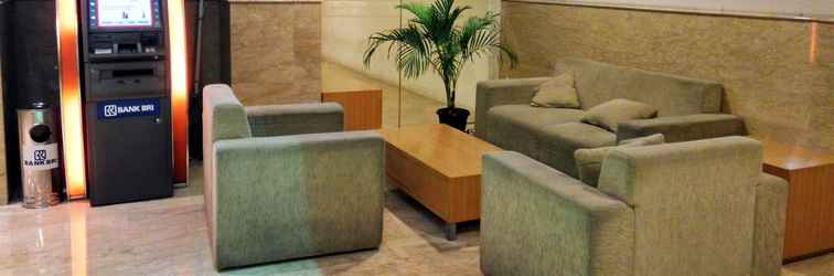 Lobby Relaxing Studio Signature Park Tebet Apartment By Travelio