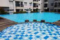 Swimming Pool Relaxing Studio Signature Park Tebet Apartment By Travelio