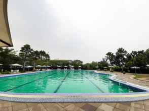 Swimming Pool 4 Comfy and Minimalist Studio Apartment Aeropolis Residence By Travelio
