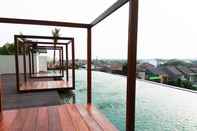 Kolam Renang Comfy Homey Studio Apartment @ Grand Kamala Lagoon By Travelio