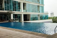 수영장 Brand New 1BR Brooklyn Apartment near BINUS Alam Sutera By Travelio