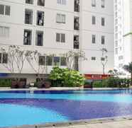 Kolam Renang 4 Luxury and Modern 3BR Bassura City Apartment near Shopping Center By Travelio