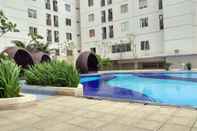 Kolam Renang Luxury and Modern 3BR Bassura City Apartment near Shopping Center By Travelio