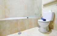 Toilet Kamar 4 Spacious and Nice 2BR Bellezza Apartment By Travelio