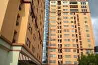 Bangunan Elegant and Modern 2BR Apartment at Grand Setiabudi By Travelio