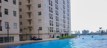 Kolam Renang 5 Elegant and Deluxe 2BR Apartment at Ayodhya Residence By Travelio