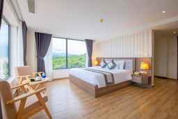 UM - PQ Hotel, USD 23.85