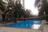 Swimming Pool Clean 2BR with Pool View Mutiara Bekasi Apartment By Travelio