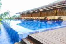 Kolam Renang Nice View Cozy Studio @ Azalea Suites Apartment By Travelio