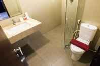 Toilet Kamar Best Location and Cozy 2BR The H Residence Apartment By Travelio