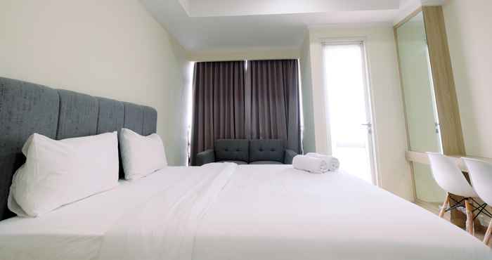 Bedroom Cozy and Pleasant Studio Menteng Park Apartment By Travelio