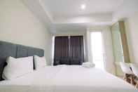 Bedroom Cozy and Pleasant Studio Menteng Park Apartment By Travelio