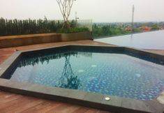 Swimming Pool 3 Brand New Comfy Studio Springwood Apartment By Travelio