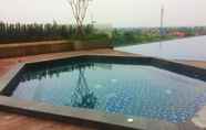 Swimming Pool 3 Brand New Comfy Studio Springwood Apartment By Travelio