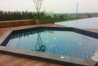 Swimming Pool 4 Brand New Comfy Studio Springwood Apartment By Travelio