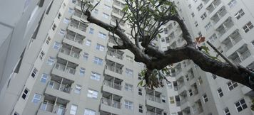 Bên ngoài 6 Cozy 2BR Apartment with Direct Access to Pool at Parahyangan Residence By Travelio