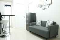 ล็อบบี้ Cozy 2BR Apartment with Direct Access to Pool at Parahyangan Residence By Travelio