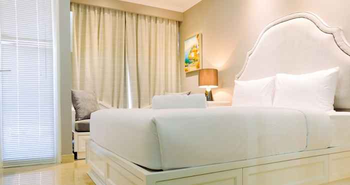 Bedroom Elegant and Deluxe Studio Menteng Park Apartment By Travelio