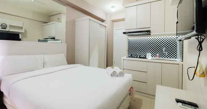 Phòng ngủ Deluxe Studio Green Pramuka City a Serene Apartment Living By Travelio