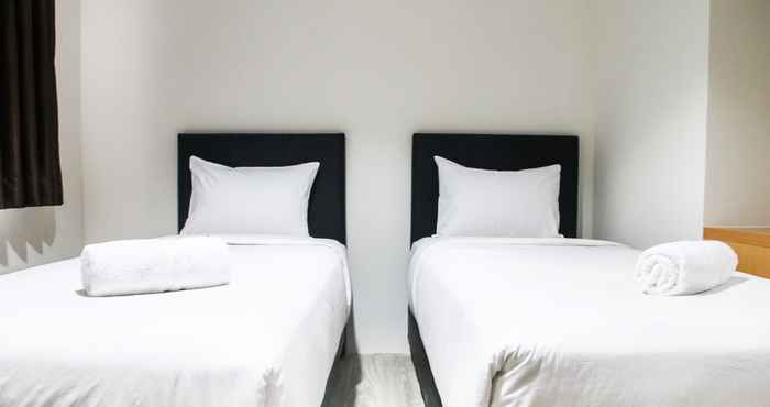 Kamar Tidur Clean and Nice Studio Room Bintaro Icon Apartment By Travelio