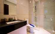 Toilet Kamar 2 Brand New and Comfy 1BR Brooklyn Apartment Alam Sutera By Travelio