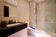 In-room Bathroom Brand New and Comfy 1BR Brooklyn Apartment Alam Sutera By Travelio