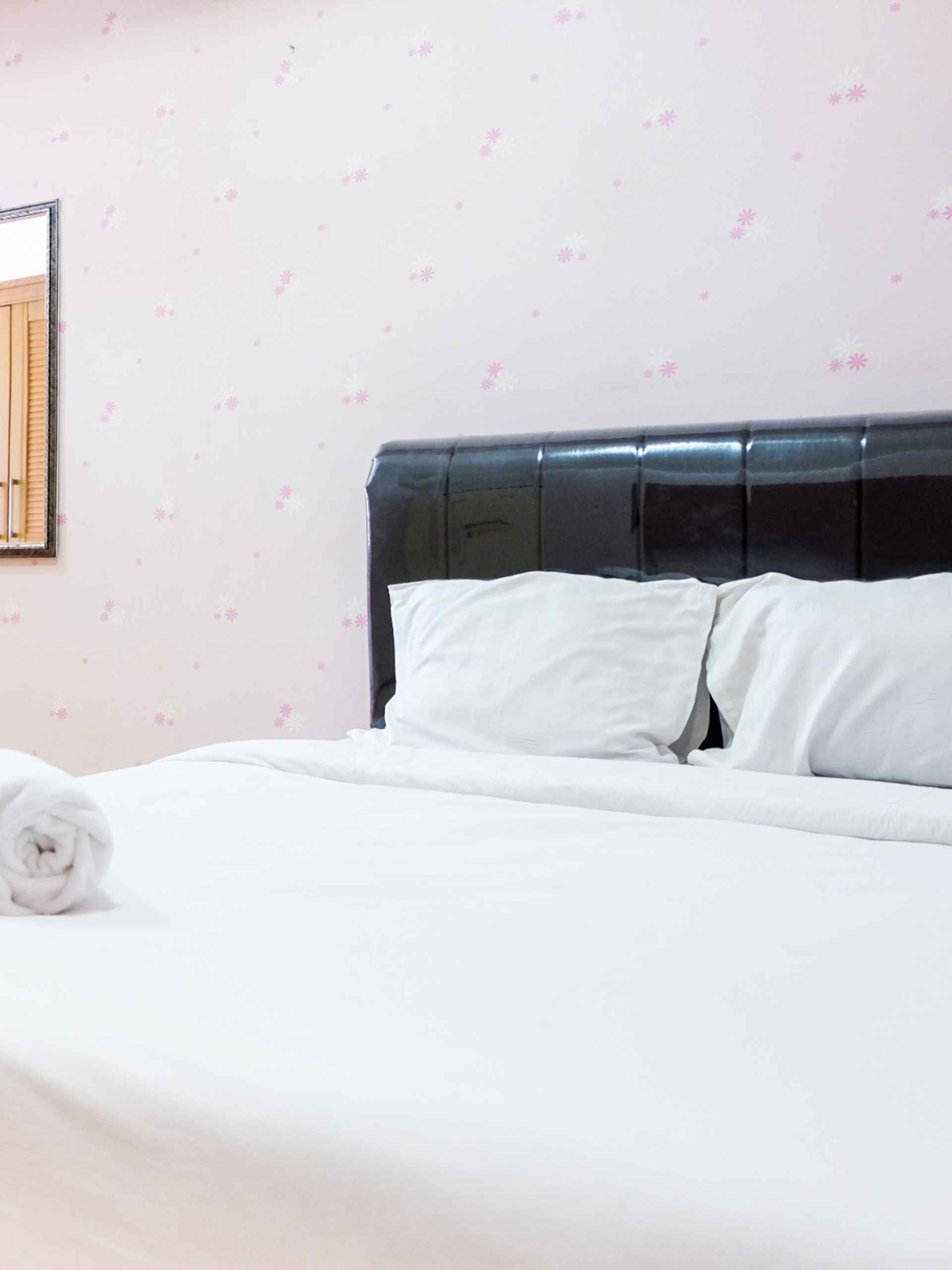 Kamar Tidur Best Price and Cozy 2BR Seasons City Apartment By Travelio