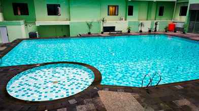 Swimming Pool 4 Relaxing Style 1BR at Menteng Square Apartment By Travelio