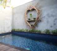 Swimming Pool 5 Amira Villa Munggu