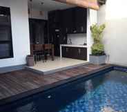 Swimming Pool 4 Amira Villa Munggu